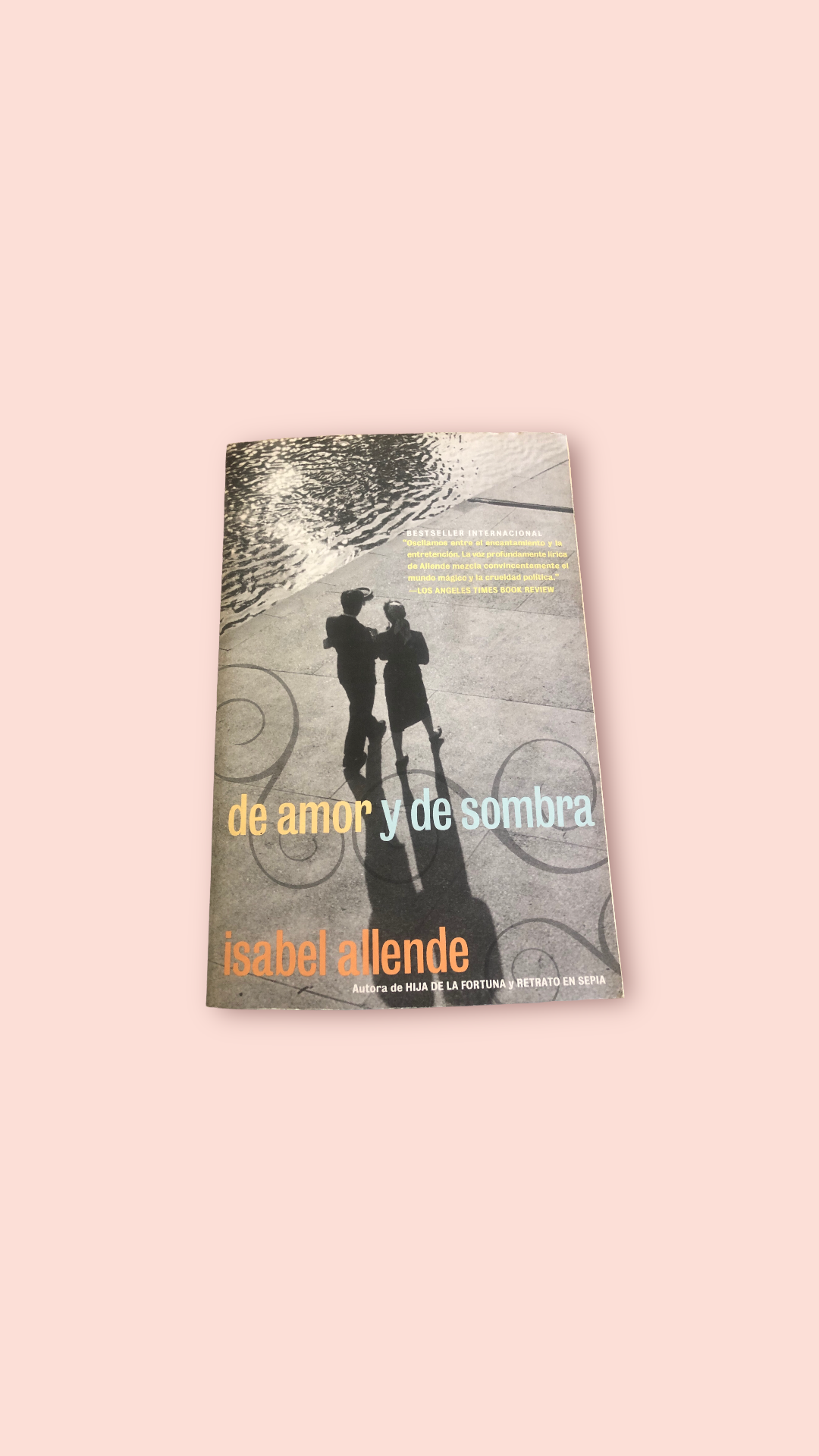 De Amor y de Sombras por Isabel Allende (Libro Usado)